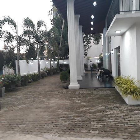 The Kingston Hotel Kiribathgoda Exterior foto