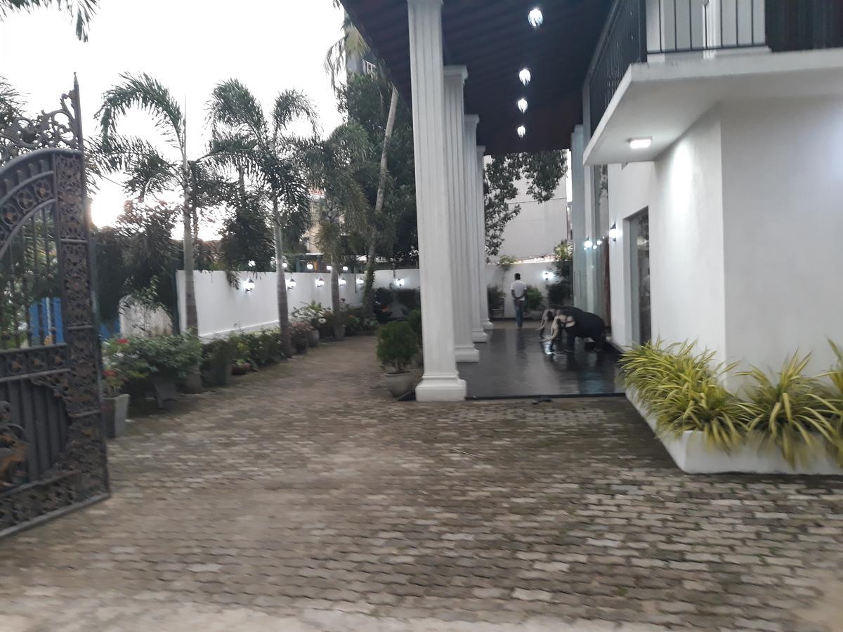 The Kingston Hotel Kiribathgoda Exterior foto